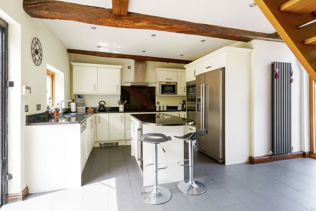 Property photo 2 of 31