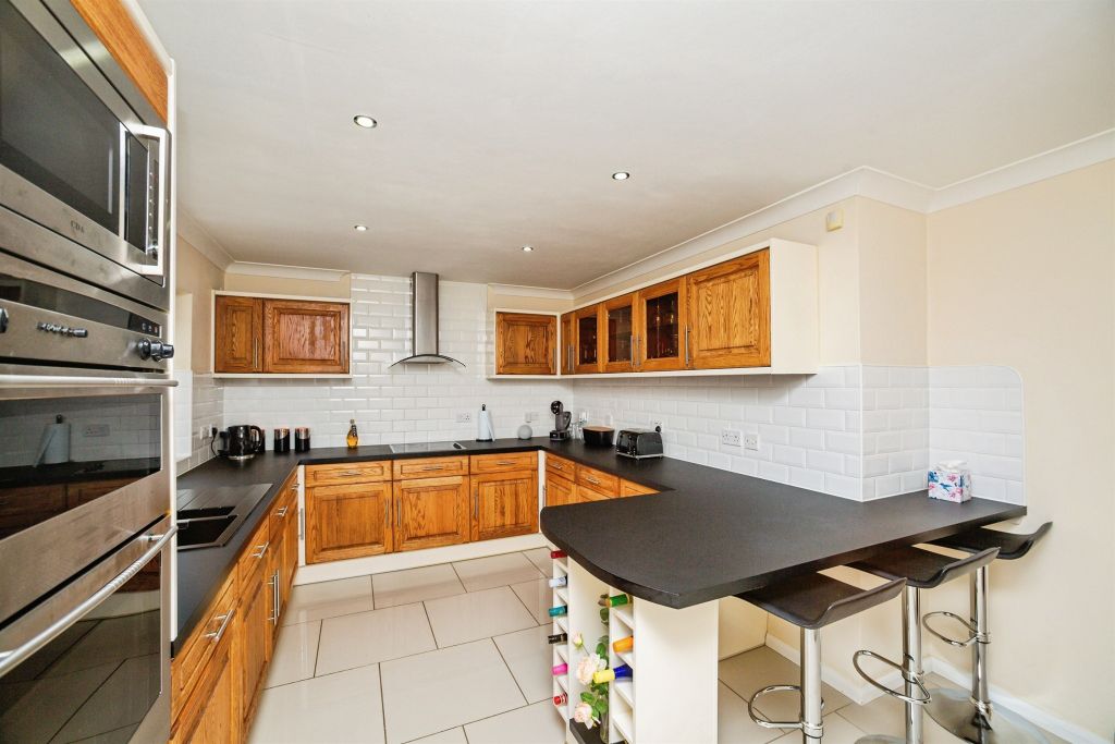 Property photo 3 of 24