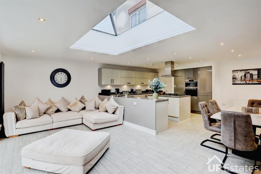 Property photo 3 of 20 Kitchen/ Diner