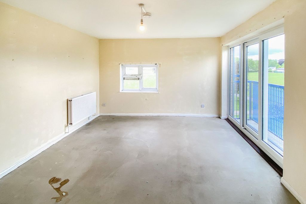 Property photo 2 of 9 13 Bailey House, Forman Street, Calne, Wiltshire, Sn11 8Pg