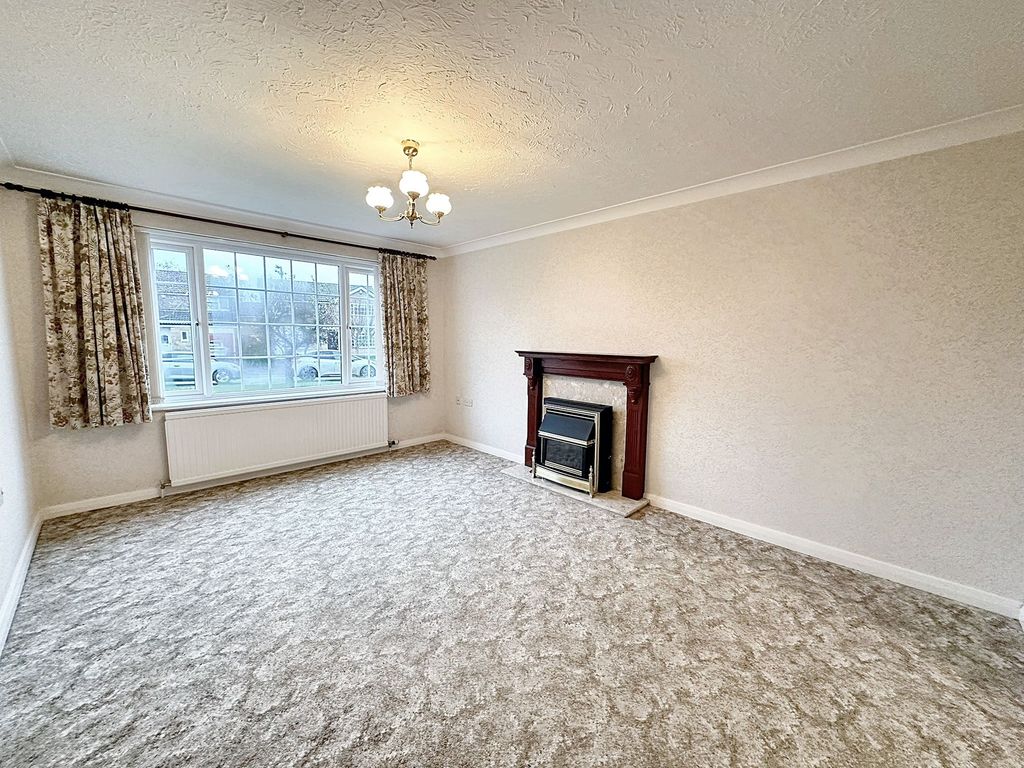 Property photo 3 of 15 Living Room