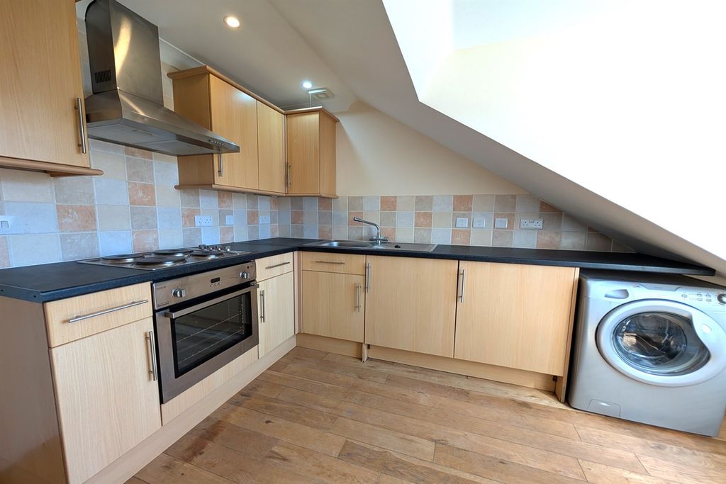 Property photo 3 of 5 (Main)