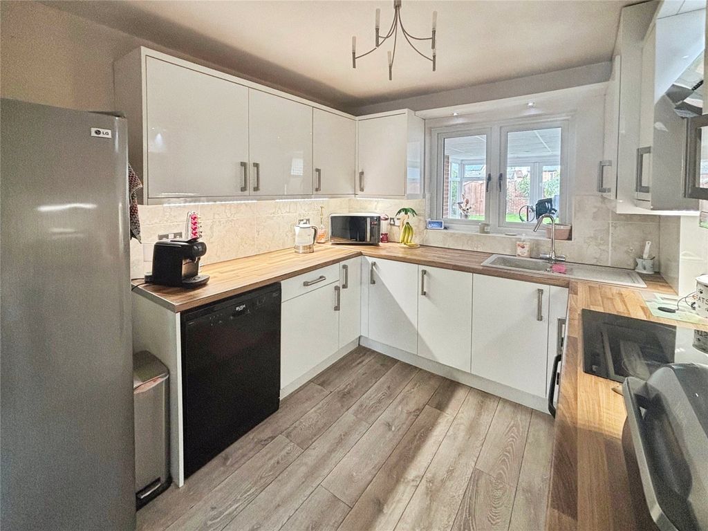 Property photo 2 of 16 Kitchen