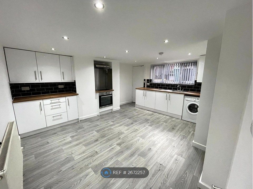 Property photo 1 of 7 Kitchen