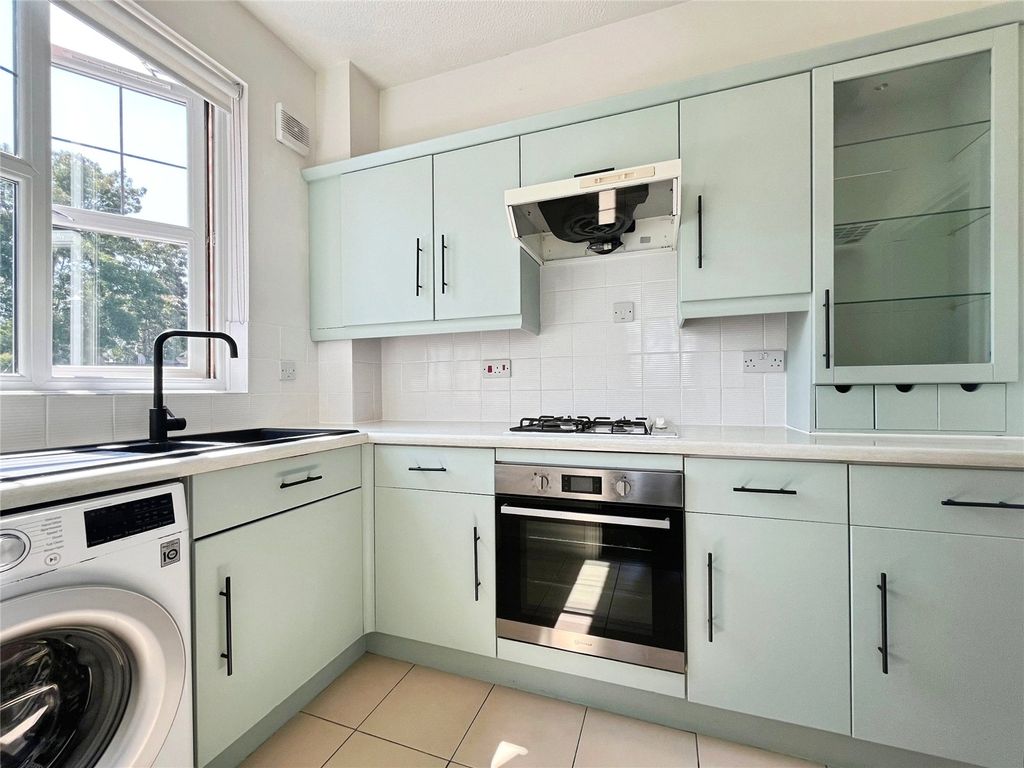 Property photo 2 of 10 Kitchen