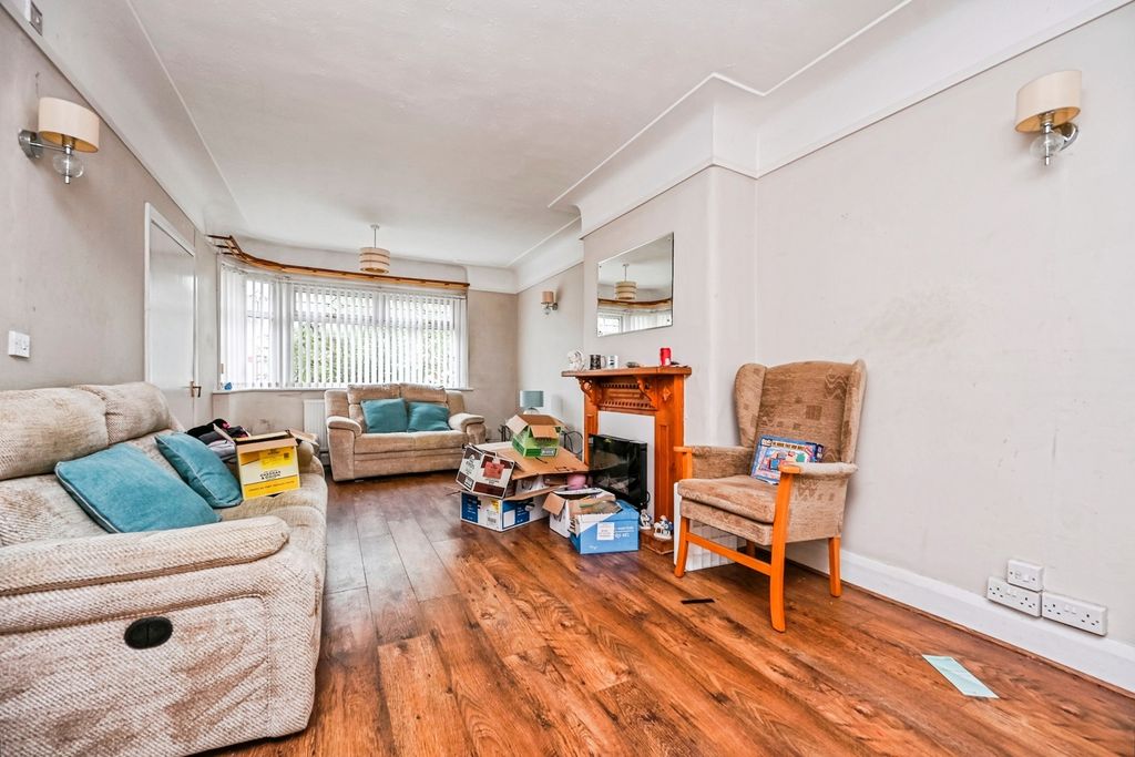 Property photo 3 of 17 Photo