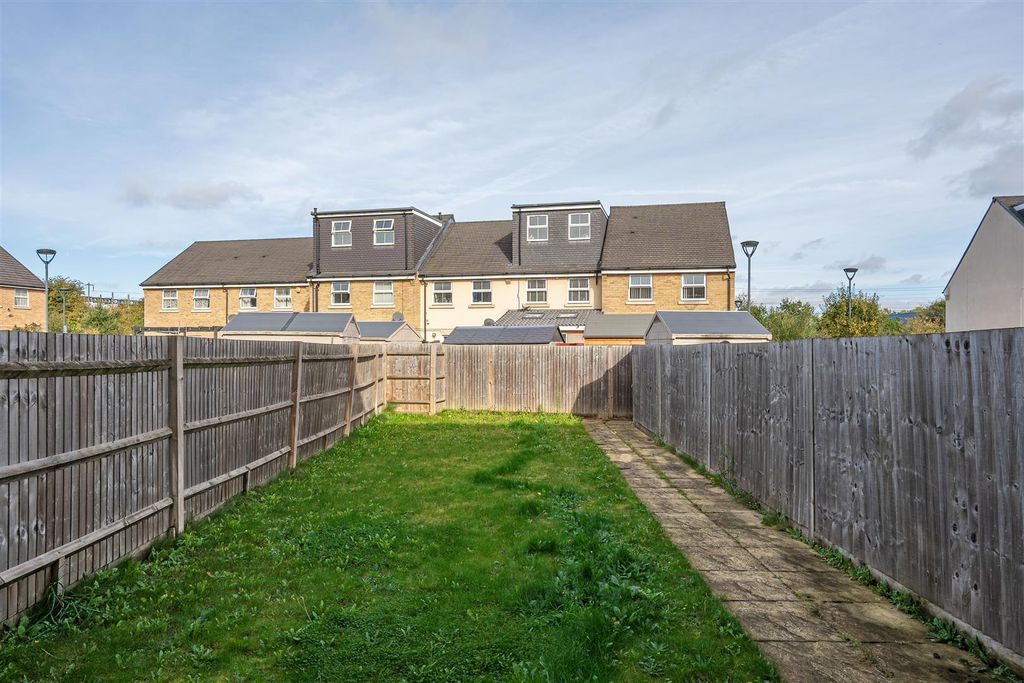 Property photo 3 of 22 Garden