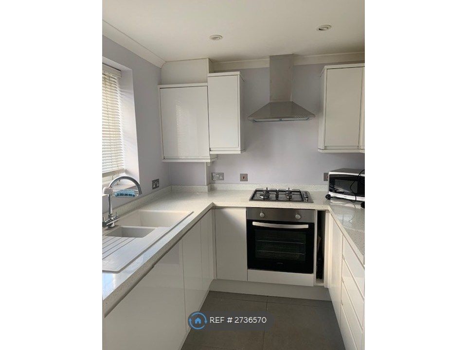 Property photo 2 of 8 Kitchen