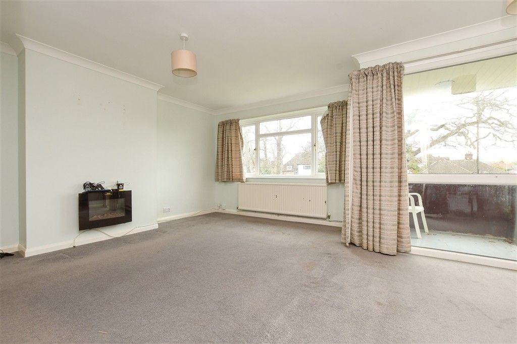 Property photo 3 of 9 Lounge