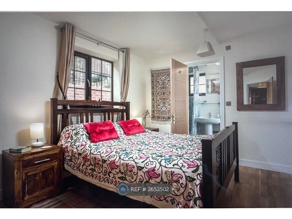 Property photo 3 of 8 Bedroom 1