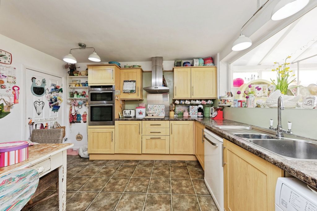 Property photo 3 of 17 Pbox-Img.Jpg