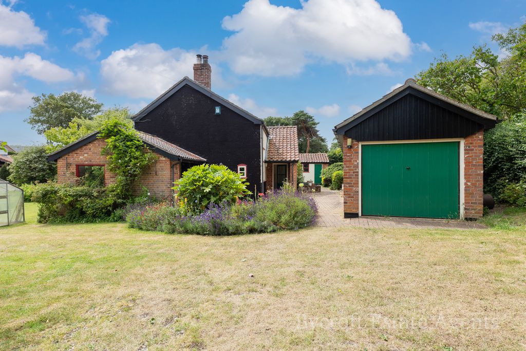 Property photo 2 of 25