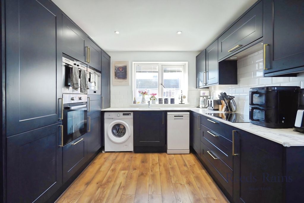 Property photo 2 of 16 Kitchen