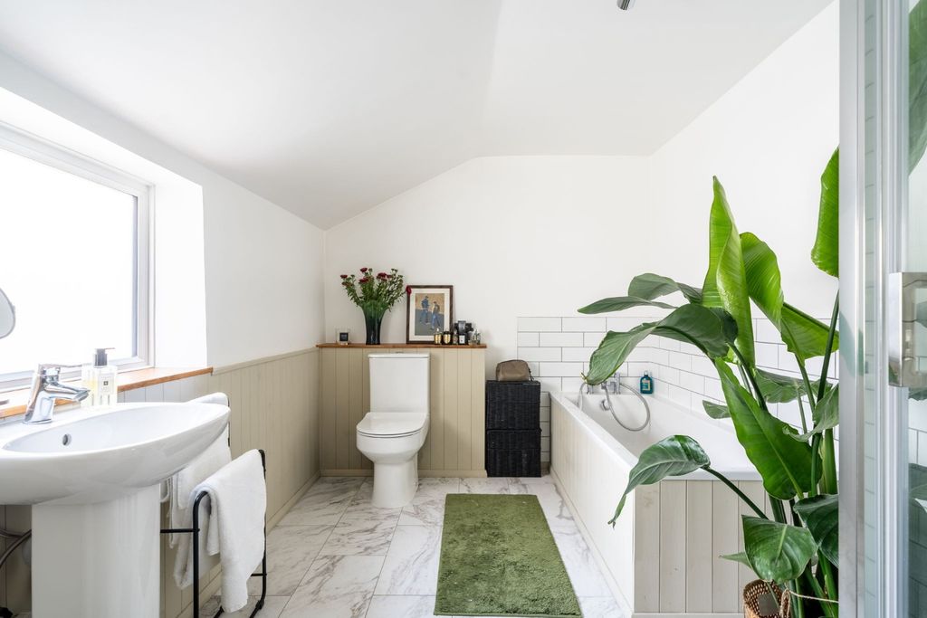 Property photo 3 of 17 4354754