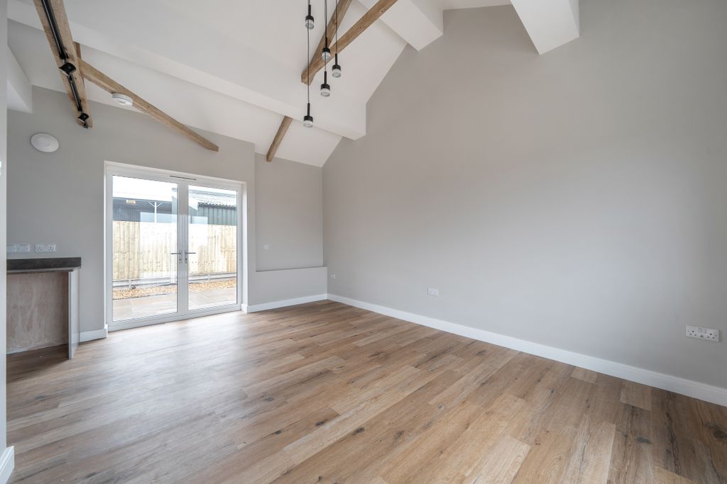 Property photo 2 of 18 1226102 (2)
