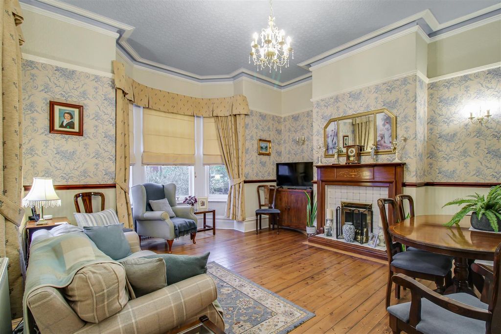 Property photo 3 of 20 Sitting/Dining Room