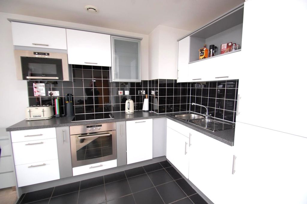 Property photo 2 of 8 Kitchen