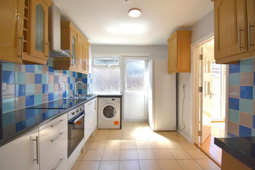 Property photo 2 of 11 Kitchen