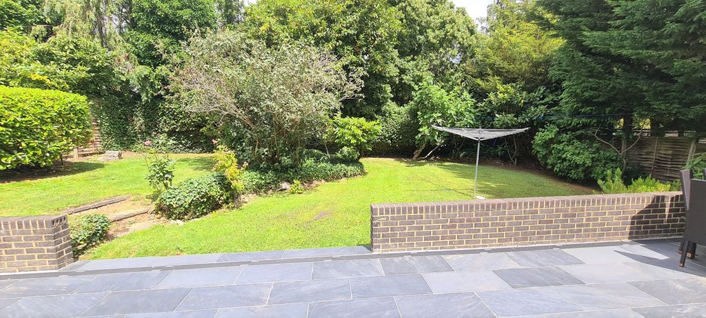 Property photo 3 of 31 Garden