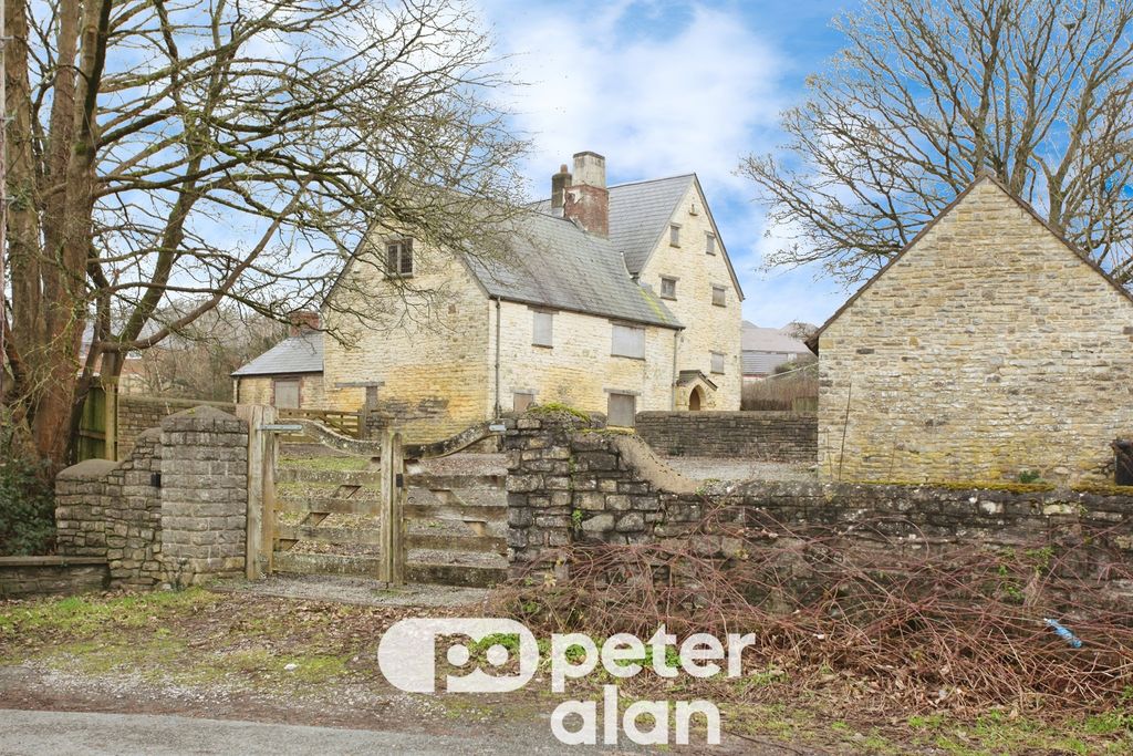 Property photo 2 of 28