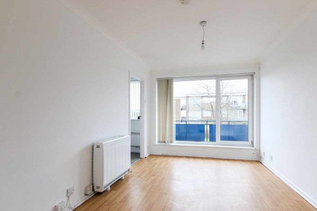 Property photo 3 of 10 Living Room