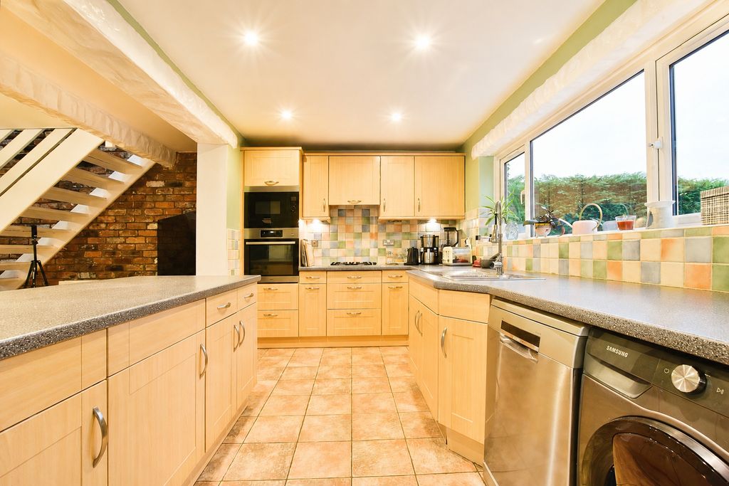 Property photo 2 of 24 Kitchen Diner