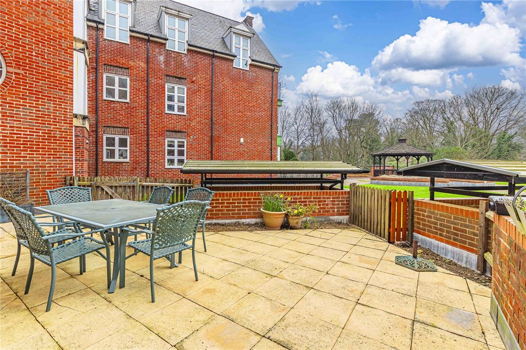 Property photo 2 of 22 Picture No. 23