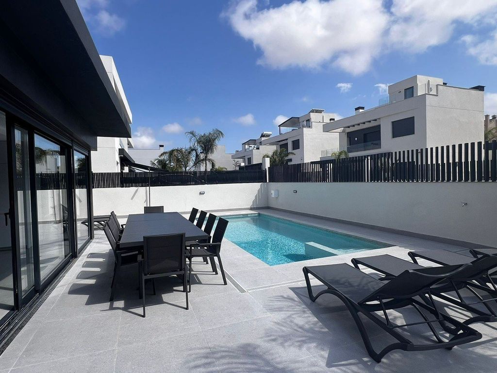 Property photo 3 of 35