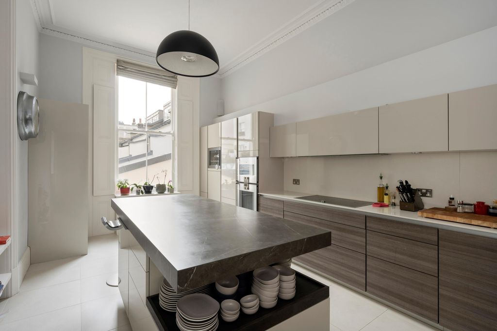 Property photo 2 of 21 Image