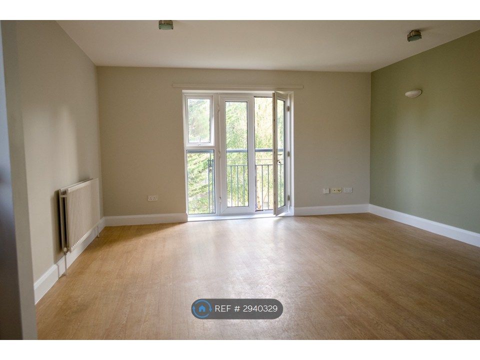 Property photo 3 of 11 Large Reception With Juliet Balcony