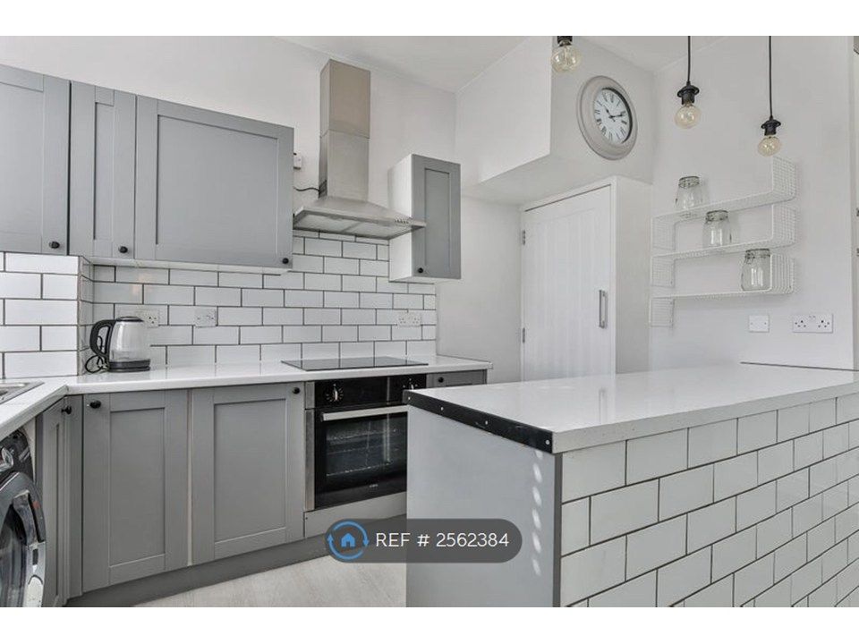 Property photo 3 of 13 Kitchen