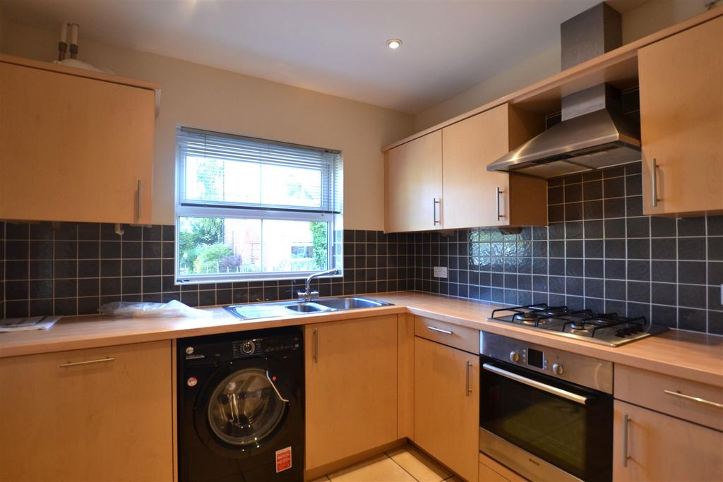 Property photo 3 of 11 Kitchen.Jpg