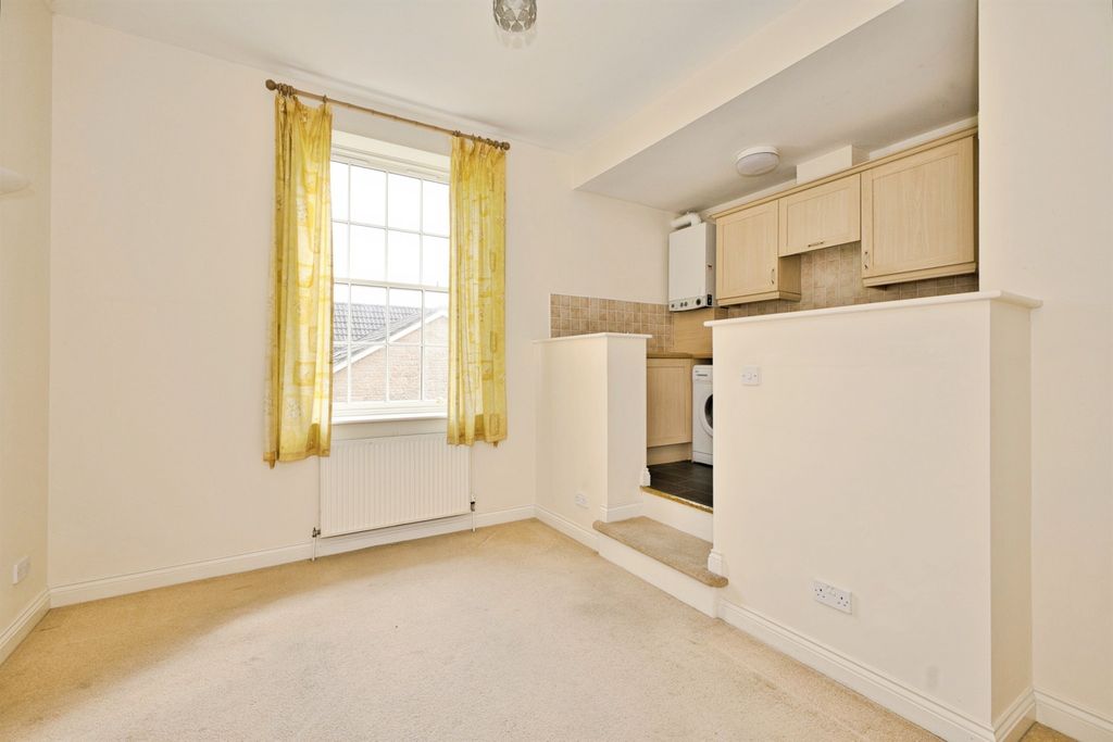 Property photo 2 of 13 Living/Dining Room