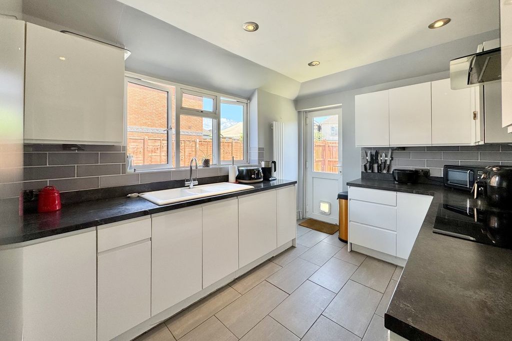 Property photo 2 of 27