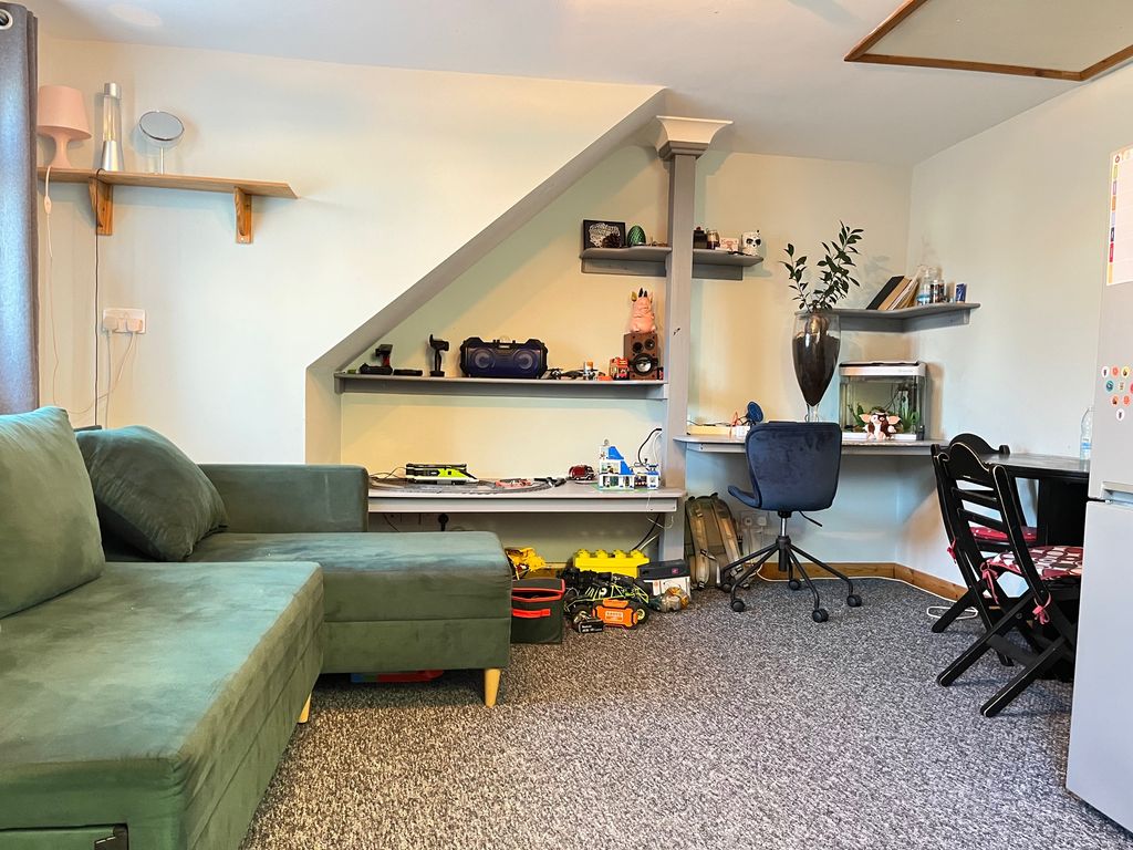 Property photo 2 of 7