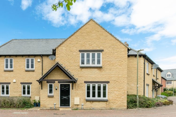 Property photo 1 of 8 205215