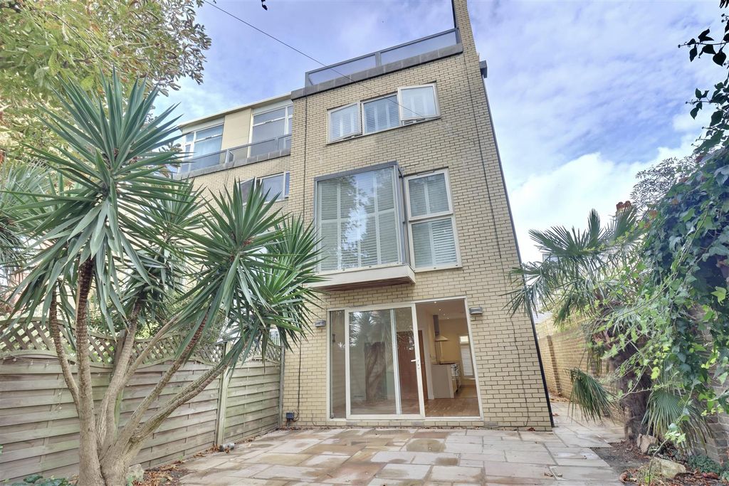 Property photo 1 of 24 C6EE22E6-337F-4Db0-85A5-F1Be6E8976F3_1_201_A.Jpeg