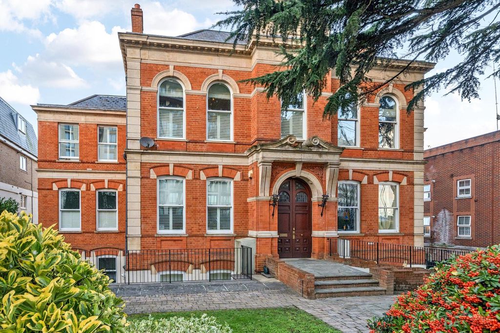 Property photo 1 of 12 2 Bed Apartment For Sale Station Road, Barnet En5