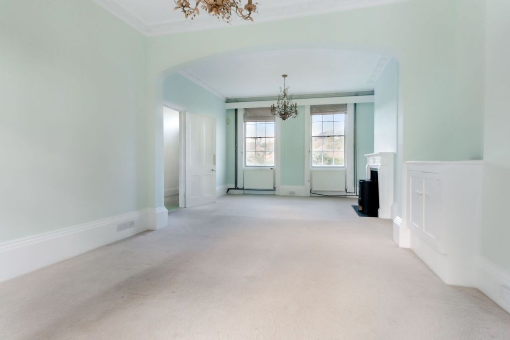 Property photo 3 of 29