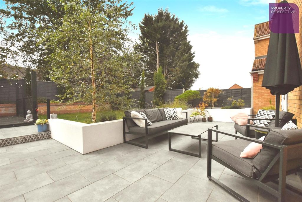 Property photo 2 of 30 Rear Gardens