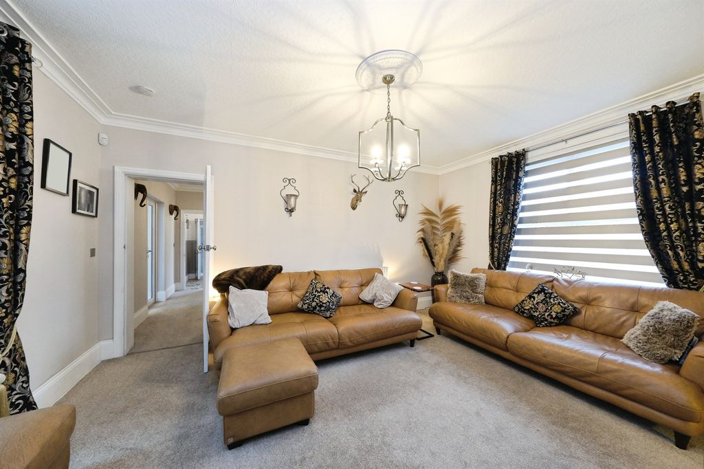 Property photo 3 of 33