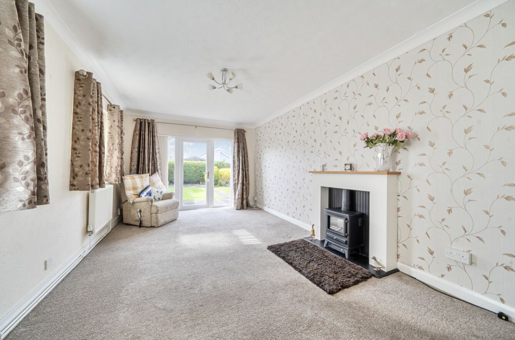 Property photo 3 of 14 1432533-10-69c138Ddb65c6