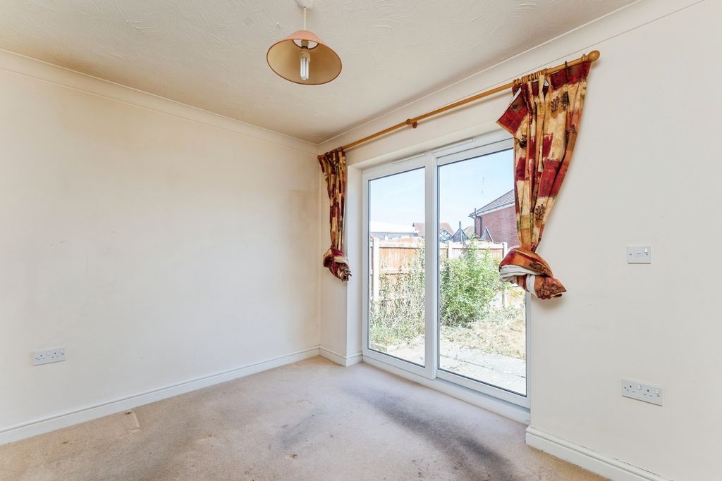 Property photo 3 of 17 Dining Room
