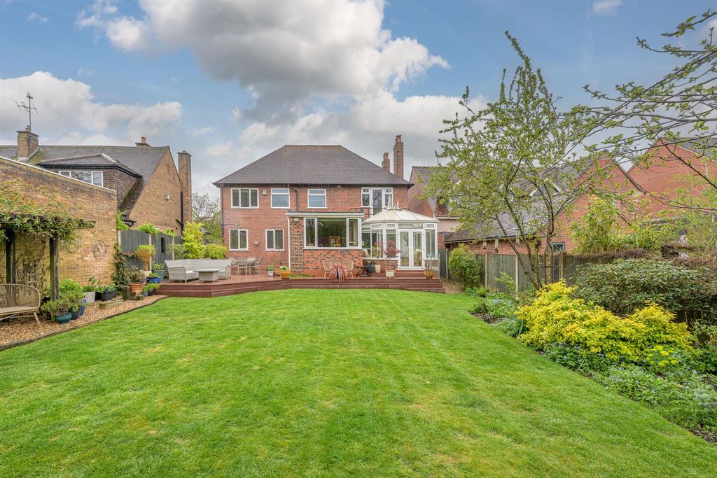 Property photo 2 of 32