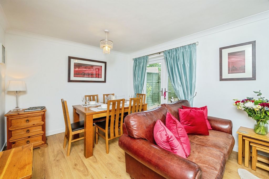Property photo 2 of 18