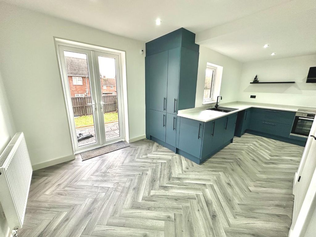 Property photo 2 of 19 Kitchen/Breakfast Room