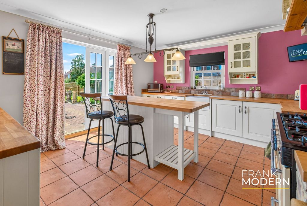 Property photo 2 of 77 Kitchen