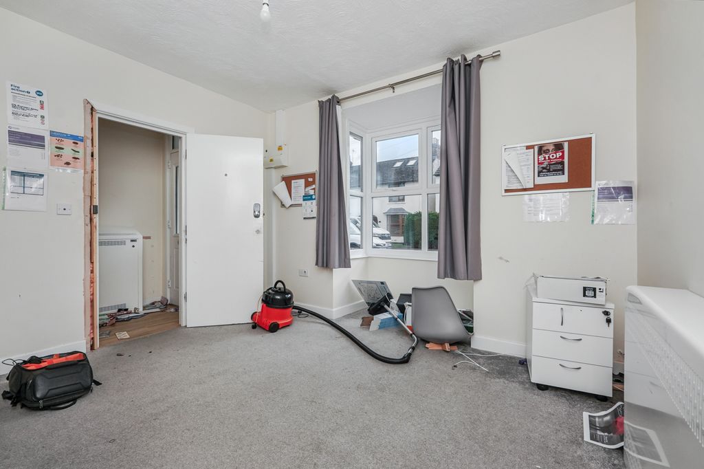 Property photo 3 of 20 63 Romney Road, Ashford, Kent, Tn24 0Rr