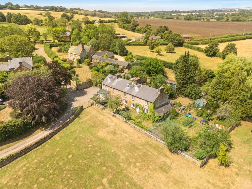 Property photo 3 of 32