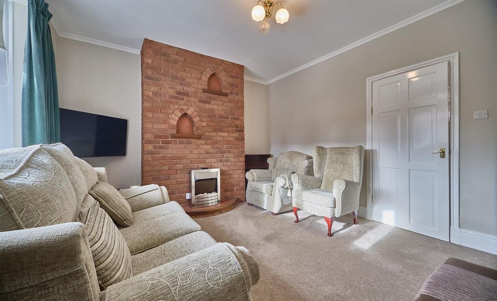 Property photo 2 of 20 Huncote Road_1.Jpg